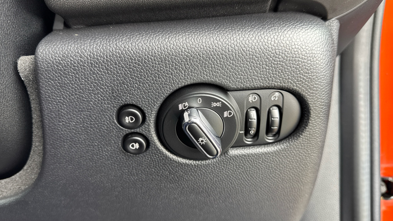 MINI Hatchback 1.5 Cooper Classic II 3dr [Comfort Pack] Petrol Hatchback